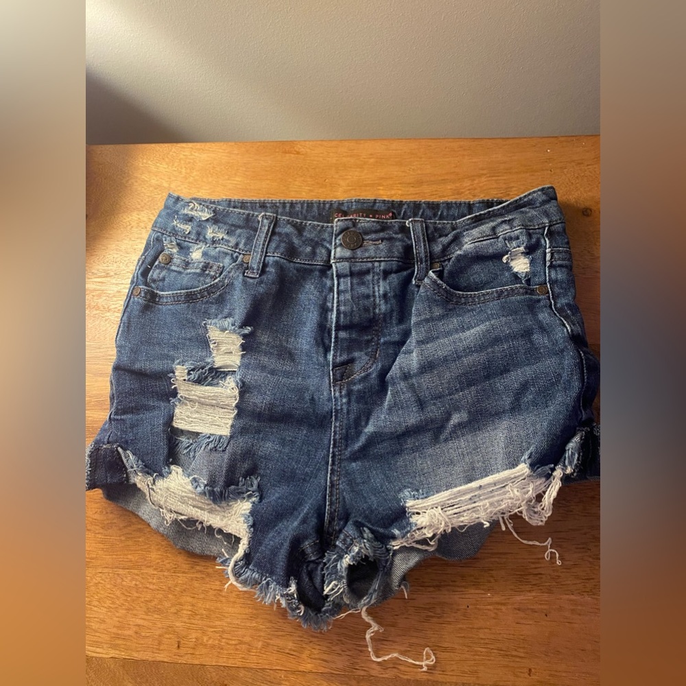 Dark washed, short jean shorts